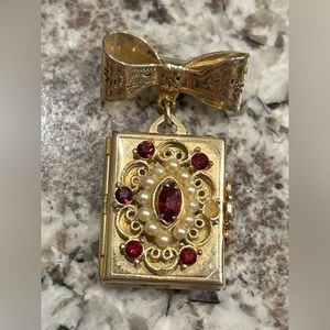 Coro Picture Locket Lapel Brooch